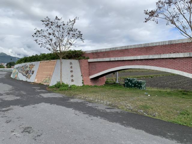 二層坪水橋：紅磚拱橋