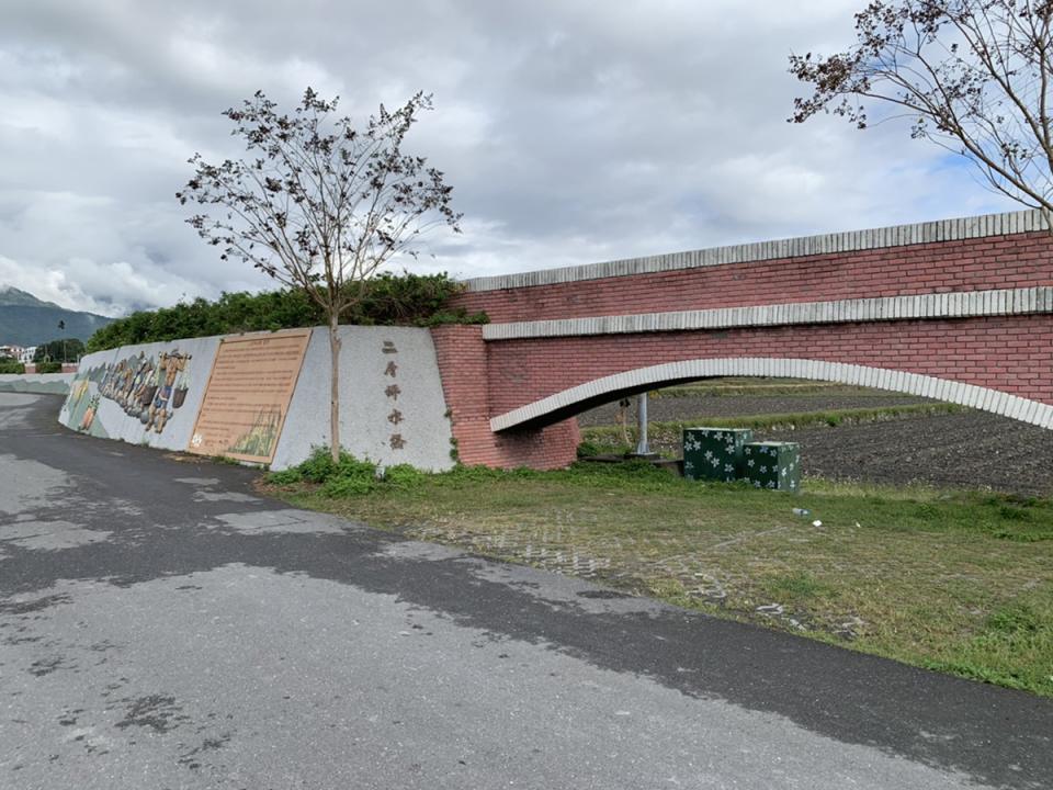 二層坪水橋：紅磚拱橋