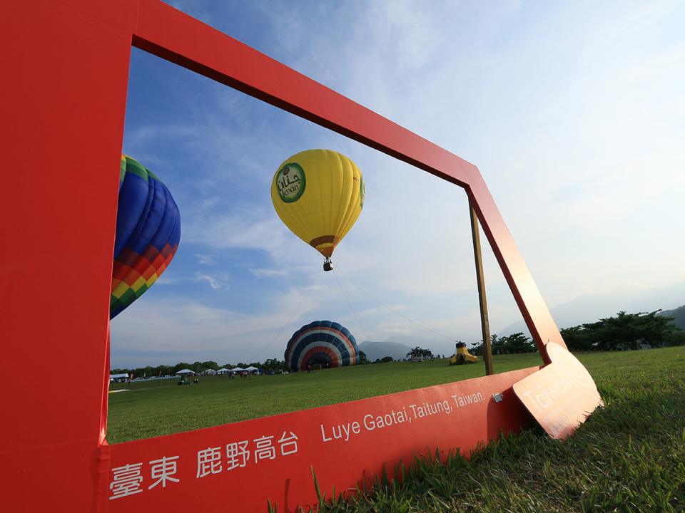 鹿野高台：造型相框與熱氣球